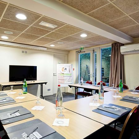 Campanile Geneve - Ferney-Voltaire Hotel Bagian luar foto