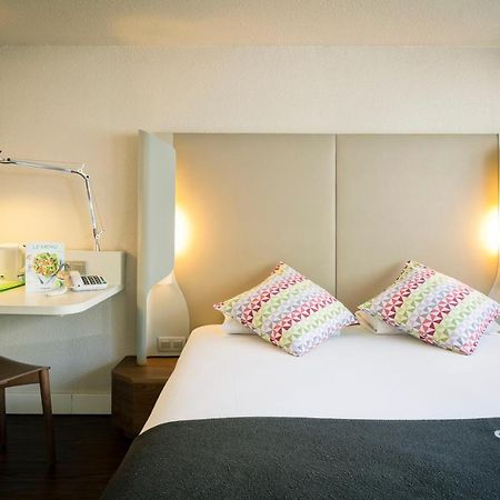 Campanile Geneve - Ferney-Voltaire Hotel Bagian luar foto