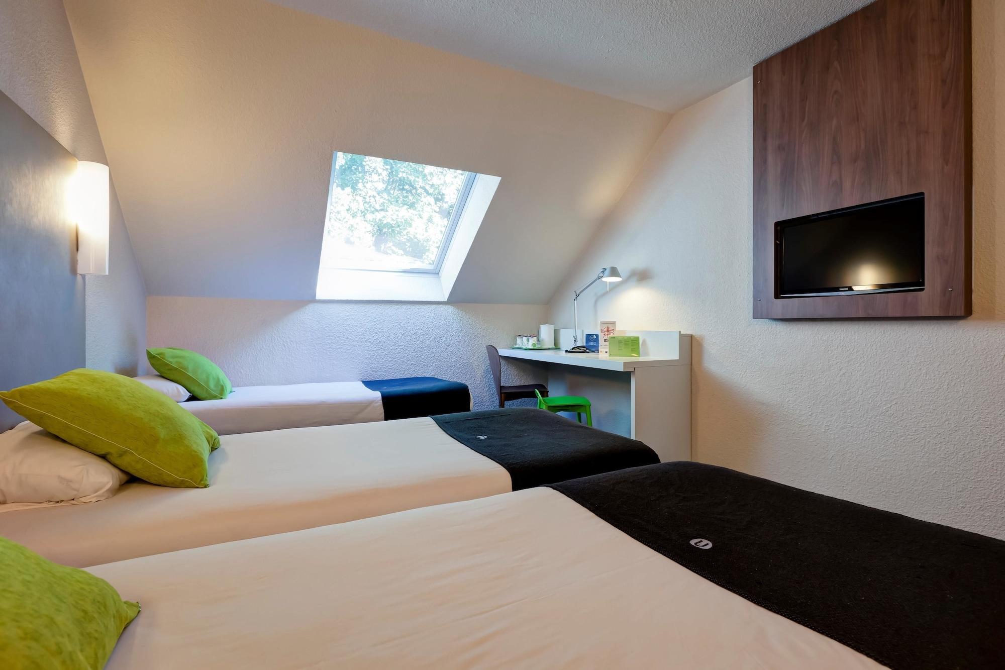 Campanile Geneve - Ferney-Voltaire Hotel Bagian luar foto