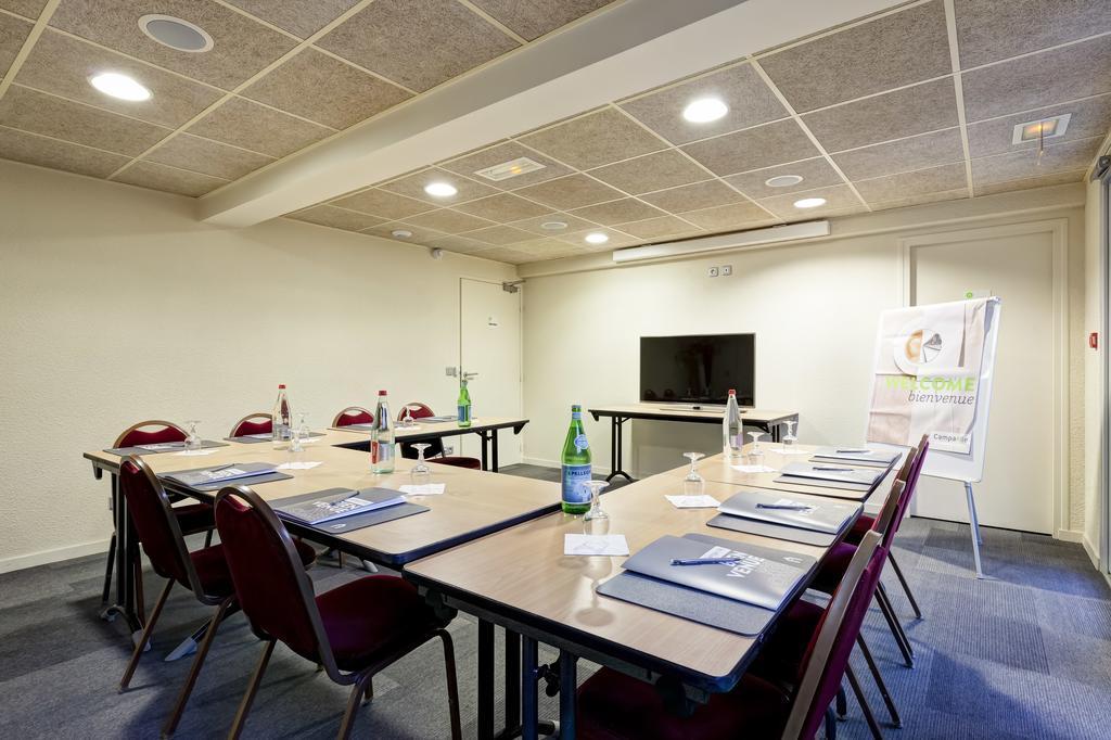 Campanile Geneve - Ferney-Voltaire Hotel Bagian luar foto