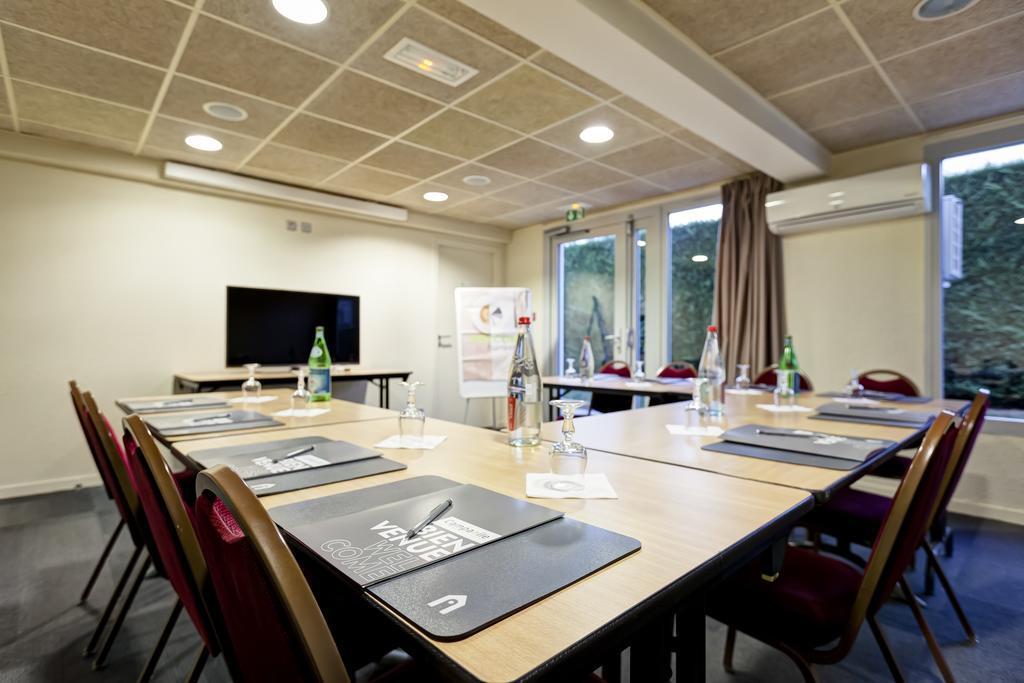 Campanile Geneve - Ferney-Voltaire Hotel Bagian luar foto