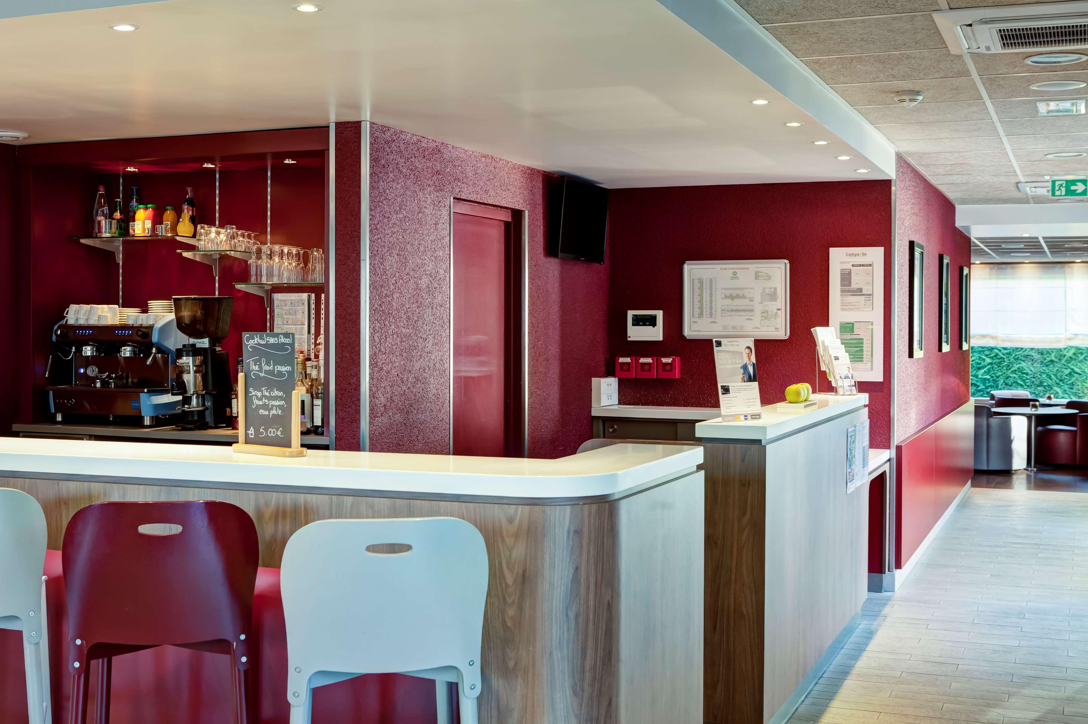 Campanile Geneve - Ferney-Voltaire Hotel Bagian luar foto