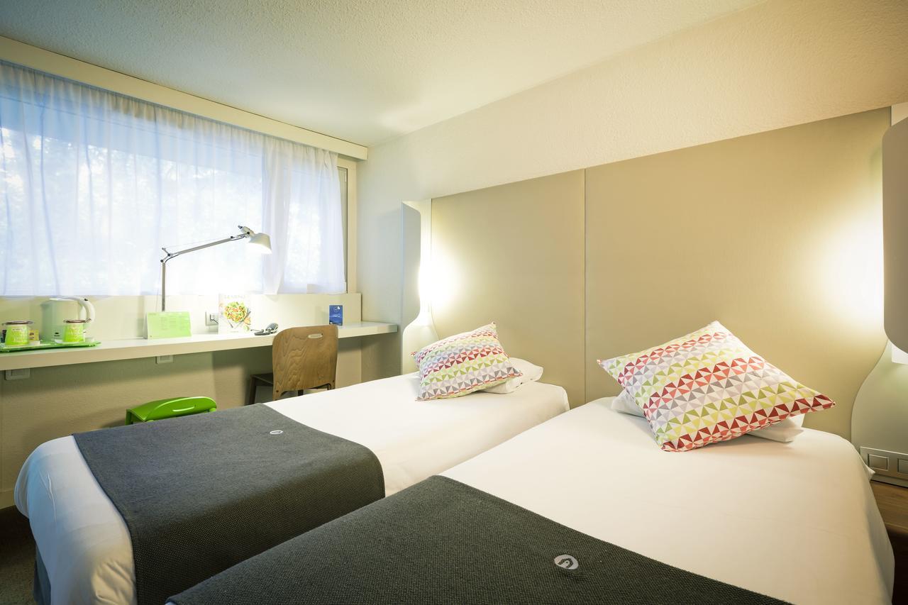 Campanile Geneve - Ferney-Voltaire Hotel Bagian luar foto